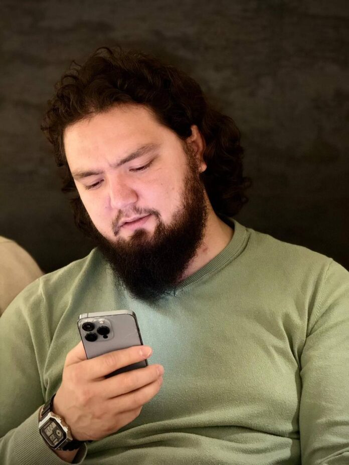 8cebcbba-7fc7-4f57-a5c8-7b3986af4225-696x928