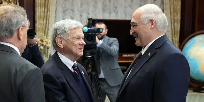260916-Lukashenko-and-John-Coale-rs-cfe4fe-696x348